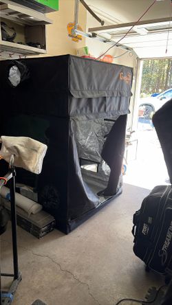 Gorilla Grow Tent 5 X 5 With Exhaust Of Vivo Son 4000 Led Light And The Exhaust Vent For Sale