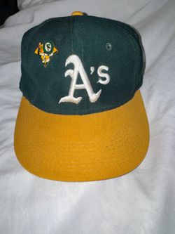 Vintage Oakland A’S New Era Fitted Baseball Hat with Rare Daffy Duck Pendant