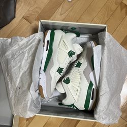Jordan 4 SB Pine Green Size 9.5
