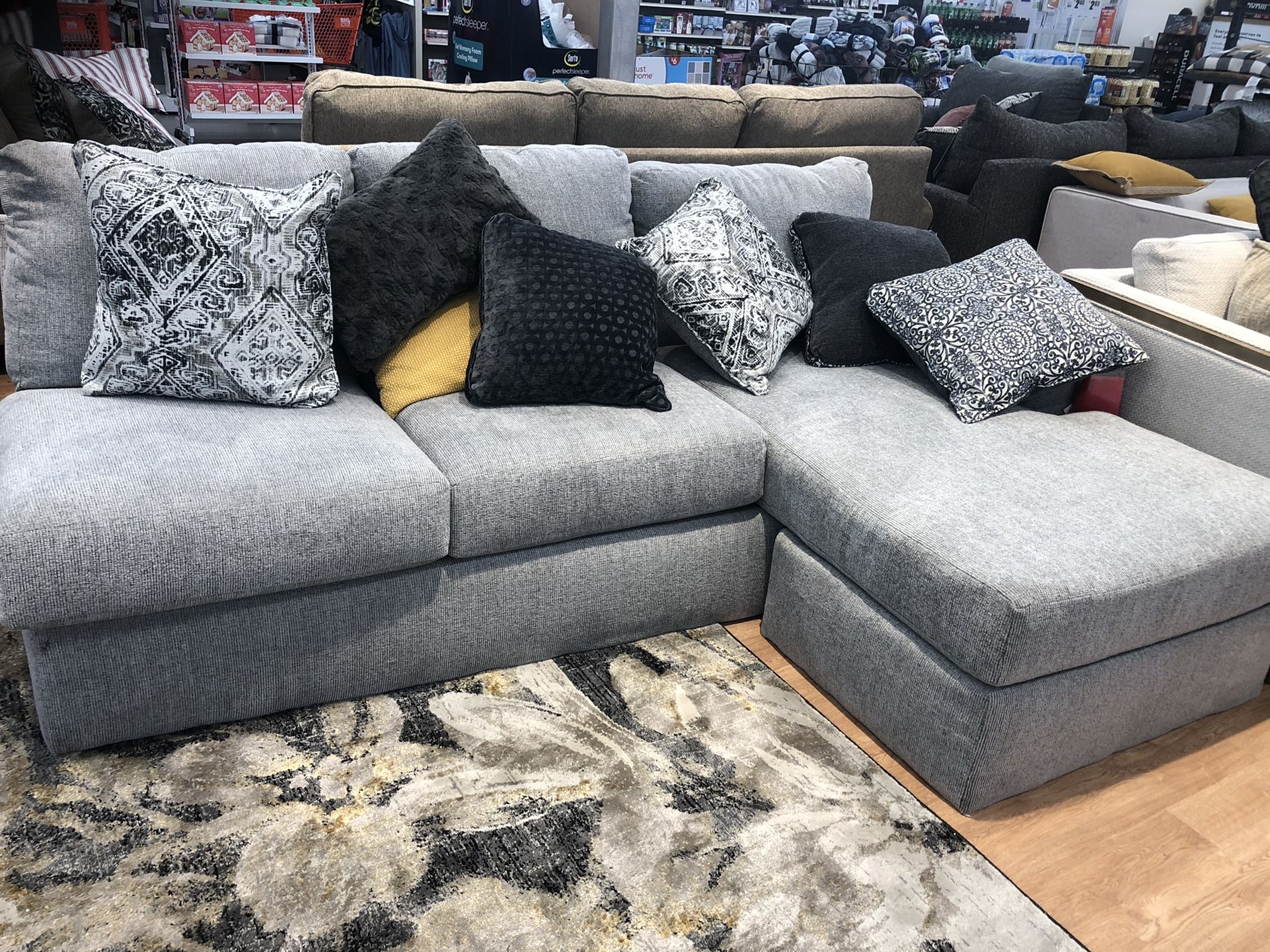 Broyhill Parkdale Couch for Sale in Longwood, FL OfferUp