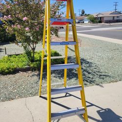 WERNER 6' FIBERGLASS LADDER WITH ALUMINUM STEPS