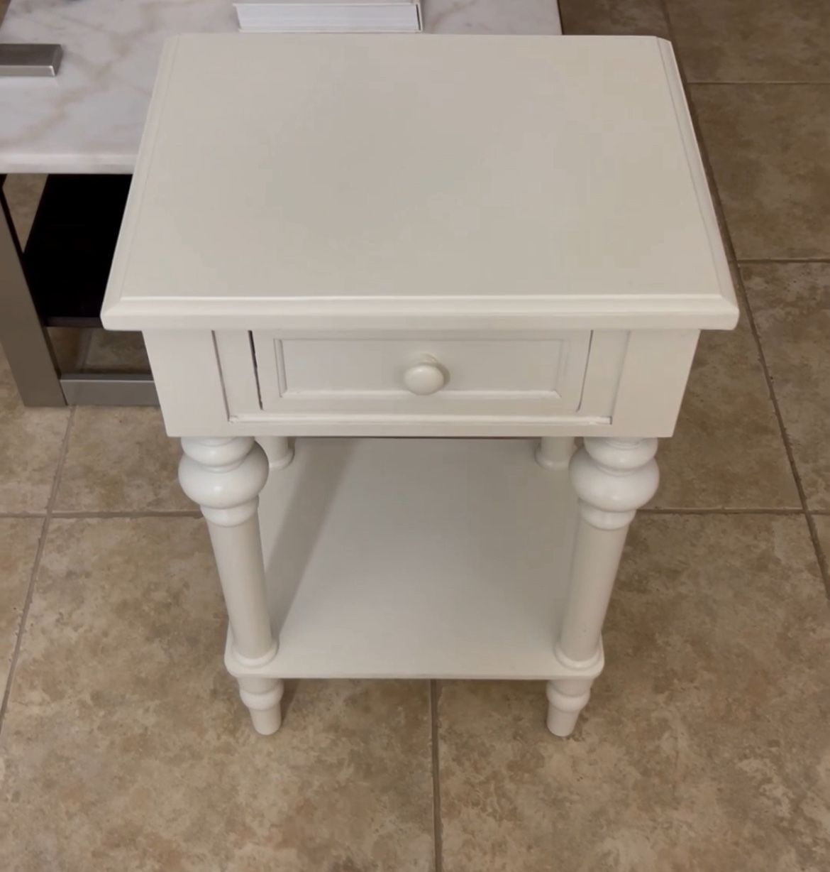 End Table / Lamp Table