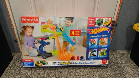 Fisher-Price Little People Hot Wheels Spiral Stunt Speedway Toddler Race Track Playset 2 Toy Cars