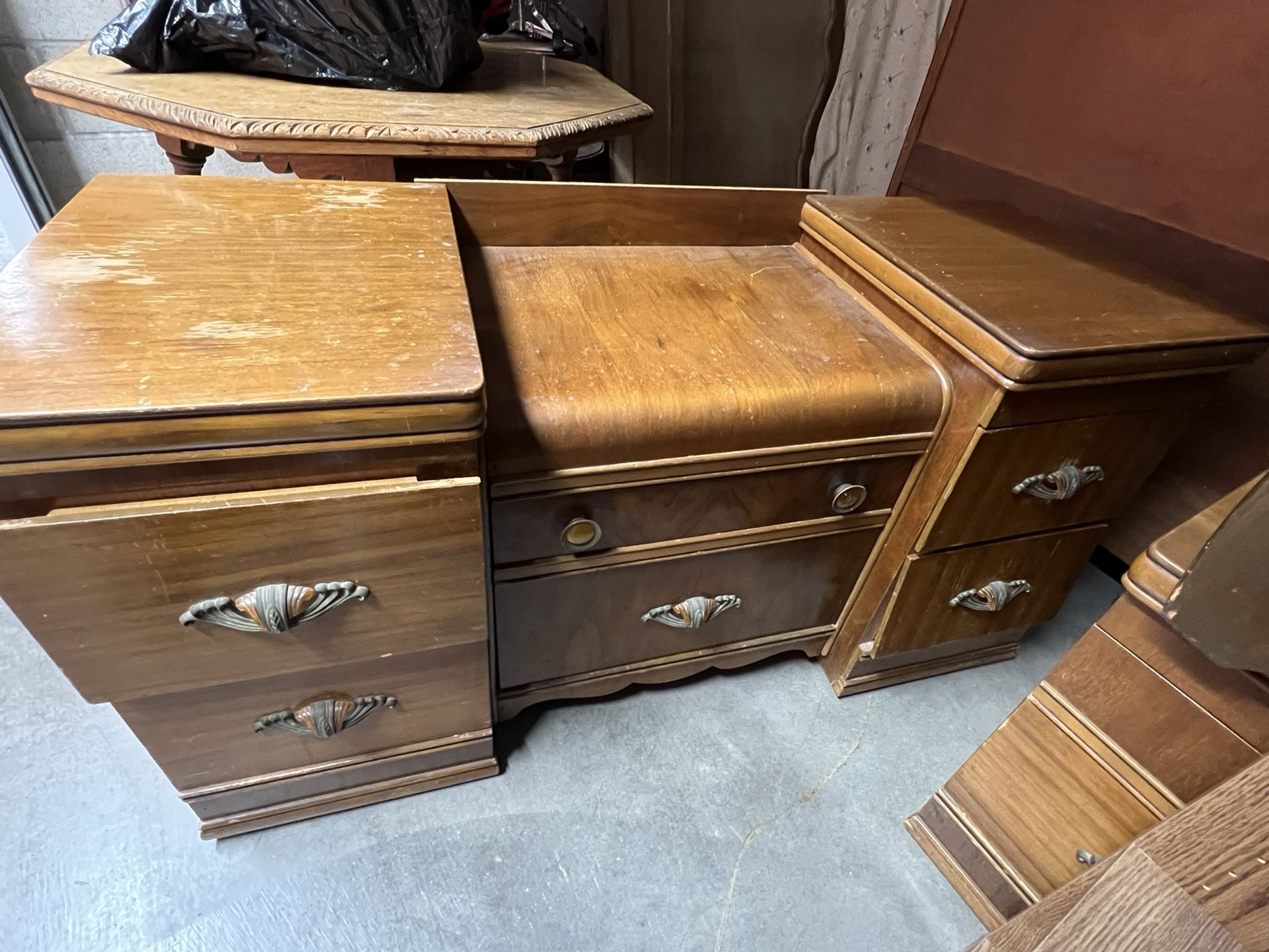 Bedroom Women’s Dresser/ Makeup Table