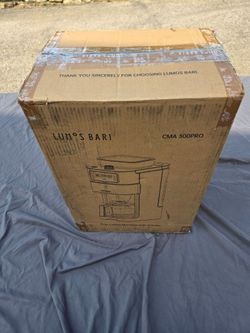 Drip Coffee Maker with Built-in Grinder - New