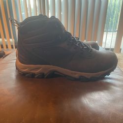 Men’s Columbia hiking boots
