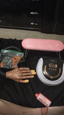 Nail tech hand rest practice hand and uvled nail lamp