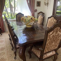 Marge Carson Vouvray Dining Table w/ 8 Chairs and 1 Leaf - Amazing condition - Extra Seat Linings - Originally $22,000.   Asking $3999