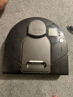 Neato Robotics XV Signature Pro Robot Vacuum w/ Charging Dock & Charger – Needs New Battery