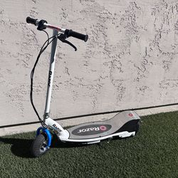 Electric e-scooter razor e300