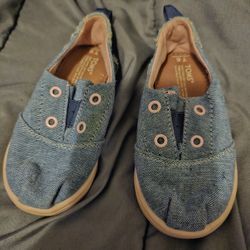 Toms (toddler)