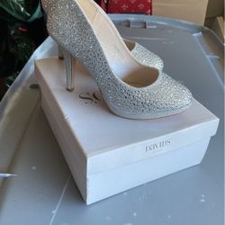 David's bridal hotsell silver heels