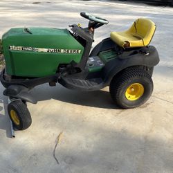 John Deere Swing Steer SST15 Lawn Tractor