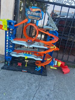 Hot wheels ultimate garage