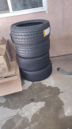 HELLCAT TIRES **2 semi used and 2 brand new** 275/40z R20 XL (PIRELLi)
