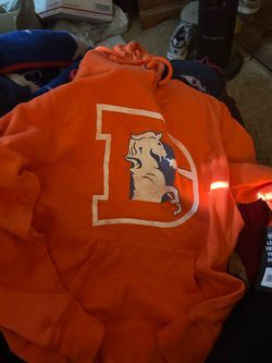 Broncos hoodie medium