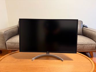 LG 32” 4K Monitor with Stand
