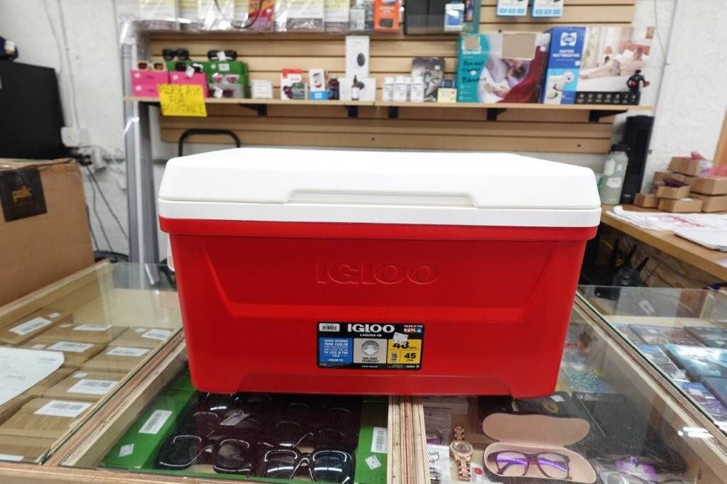 Igloo 48 Quart Laguna Ice Chest Cooler in Red – 25.71x14.12x14.25 in