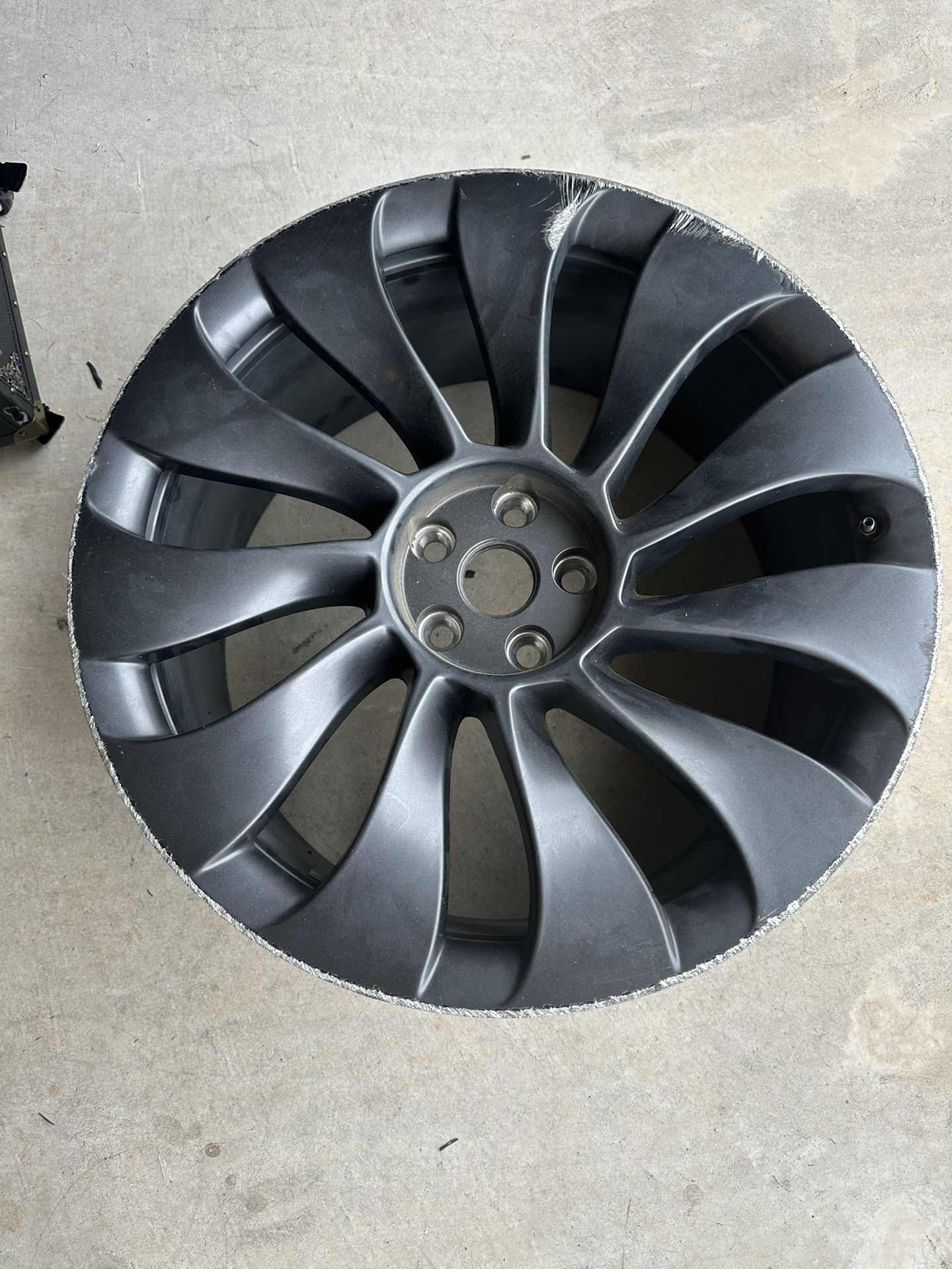 Tesla Model Y Rear Rim – $80