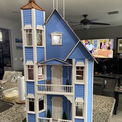 Vintage Victorian Doll House 