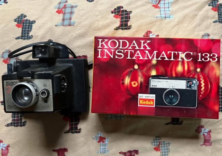 2 vintage cameras, Polaroid and Kodak Instamatic cx126 - untested, as-is
