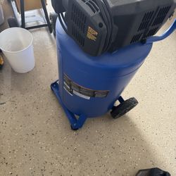 KOBALT 20 Gallon Oil-Free Air Compressor – almost new