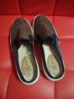 Ladies Time and Tru Memory Foam Shoes - Size 8