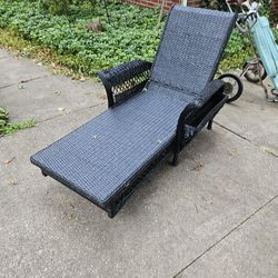 Vintage Wicker Chaise