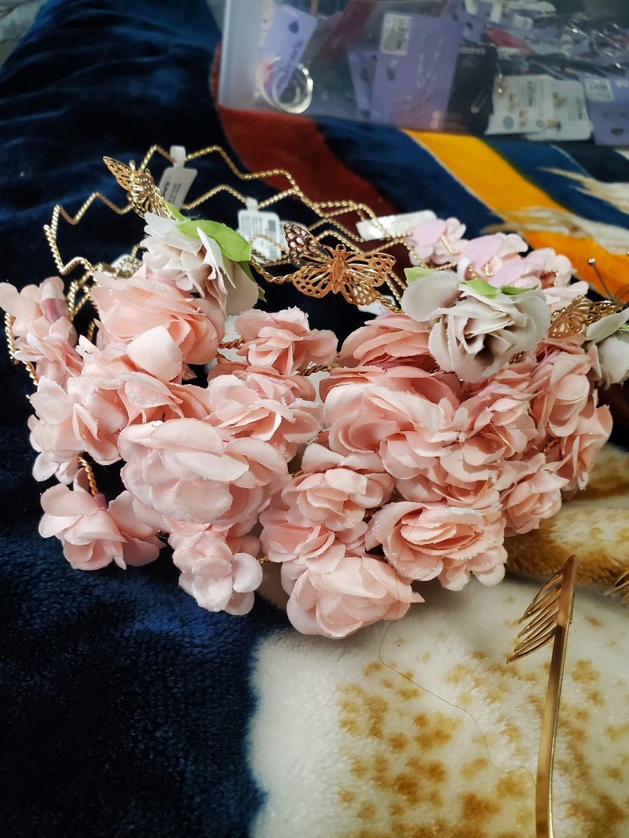 Tiaras &crowns