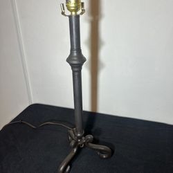 Brass table lamp base with scrolled feet‼️