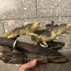 Collectible Figurine Statue Pack of wolves