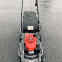 Honda Commercial Gas Self Propelled Lawnmower 