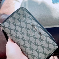 Michael kors special edition blackLogo Jet Set wallets /Wristlet/NWT