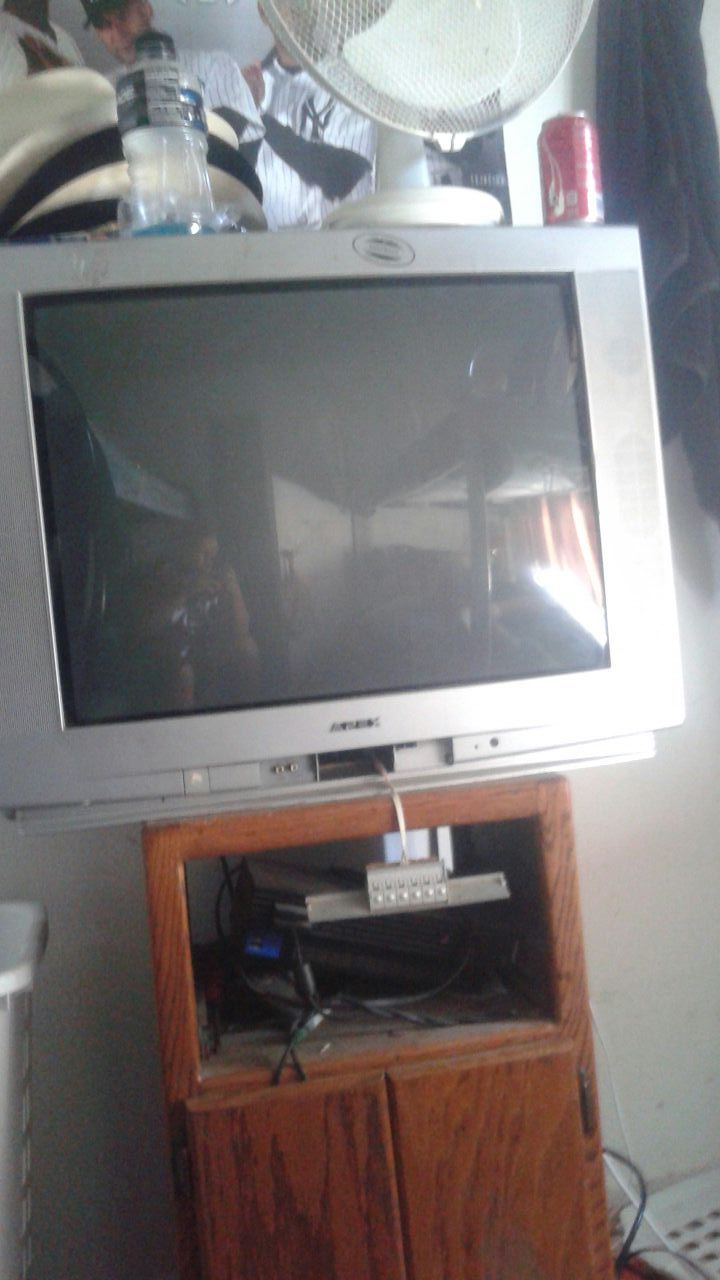 Tv works great asking 20