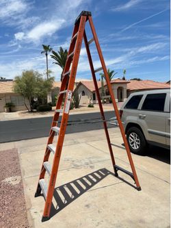 10’ Fiberglass Ladder