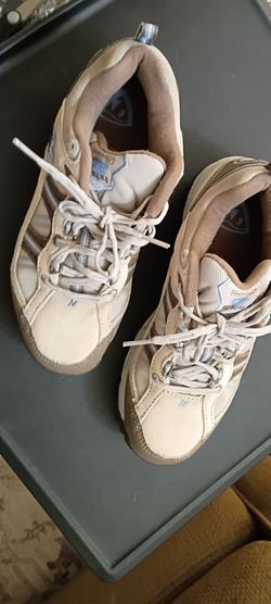 NWOT New Balance Shoes size 7