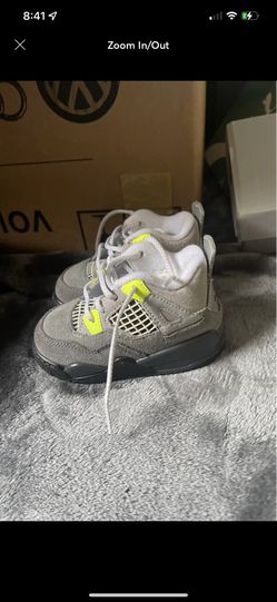 Jordan 4 Noticeable Wear Small Stains Inside From Cake