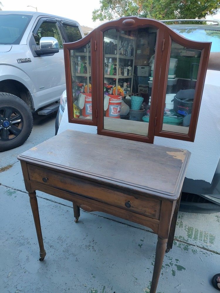 VINTAGE VANITY