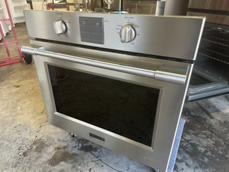 FrigidaireProfessional 30 Inch Wide 5.1 Cu. Ft. Electric Wall Oven  In mint condition Can deliver  with PowerPlus Convection Retail price $2,244.10 