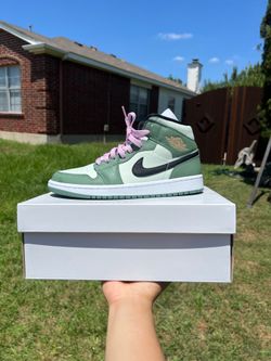 Jordan 1 mid Dutch green size 8.5