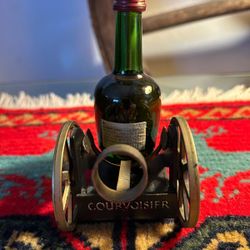 ADORNO ANTIGUO DISEÑO PORTA BOTELLA CON CAÑON
