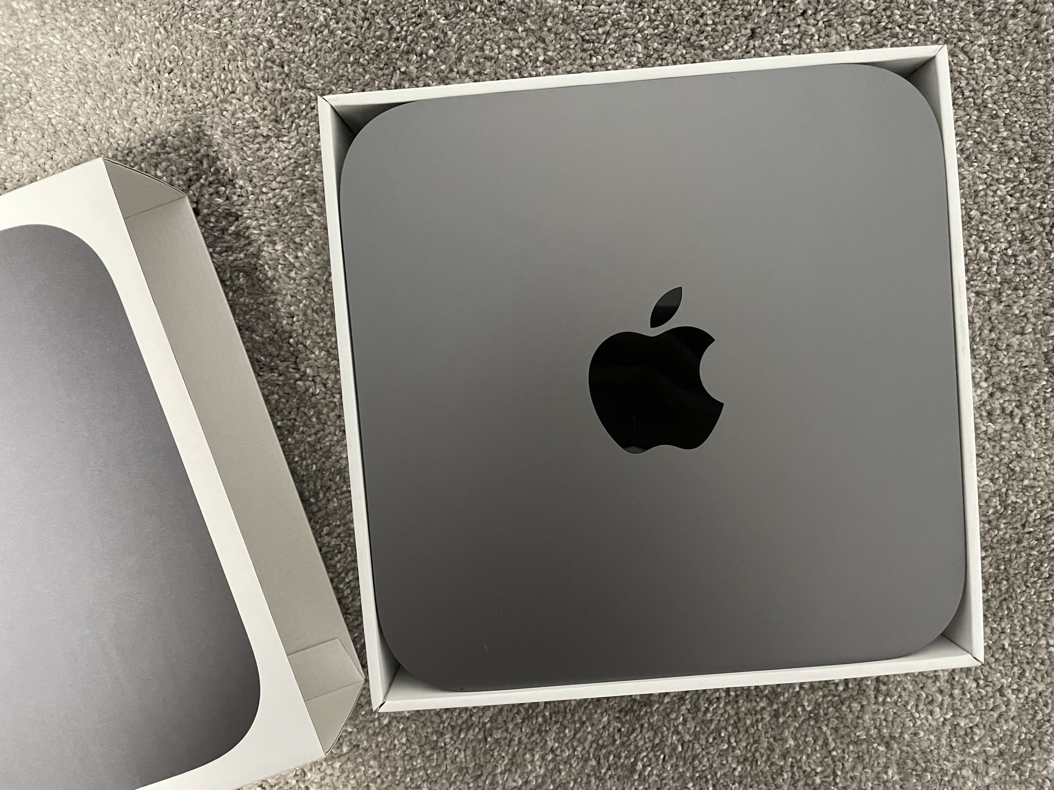 Mac Mini. i7 / 32GB Ram / 1TB SSD / AppleCare+