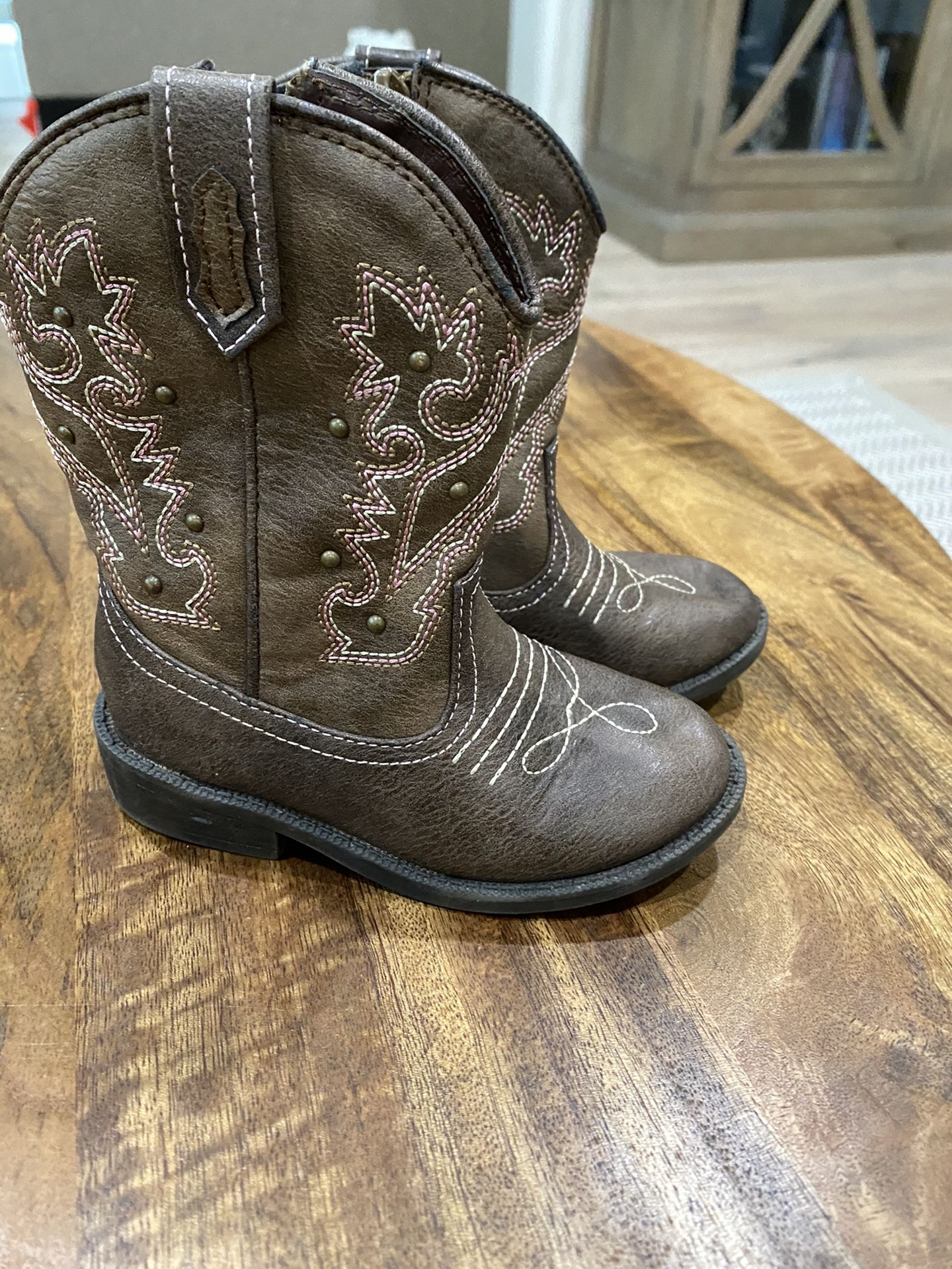 Girls cowboy boots size 8