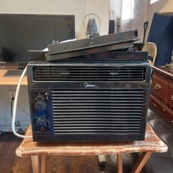 MIDEA   Air  Conditioner  Window  Unit                   5000 BTU