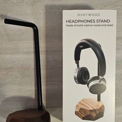Headphone Stand Made Of Oak Wood