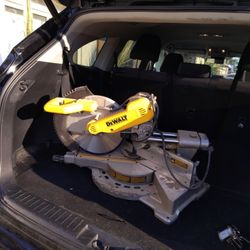 DeWalt Saw