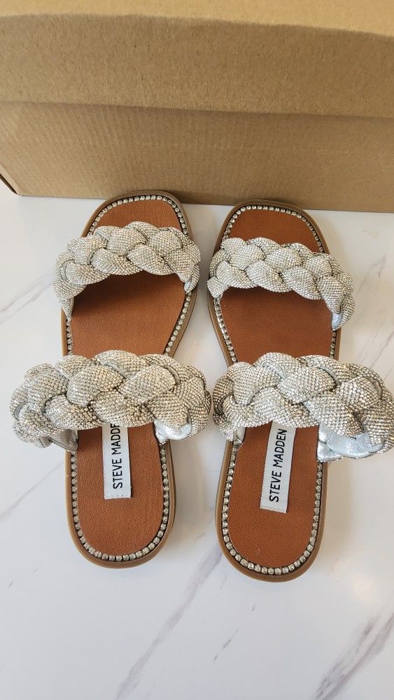 Steve Madden Women's Newbie Flat Sandal Rhinestone Size 8 Silver