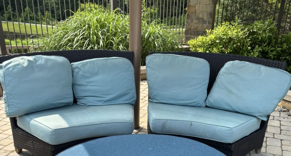 2 Patio Chairs 