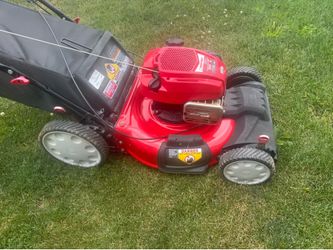 TroyBilt Self Propelled Mower 163cc w/21” Cutting Width. Runs And Cuts Good