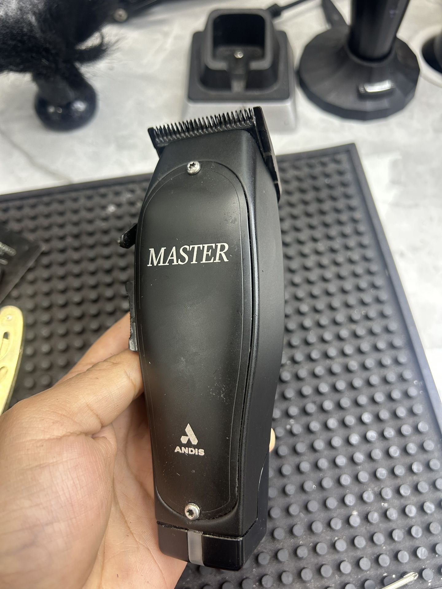 andis master black cordless clipper
